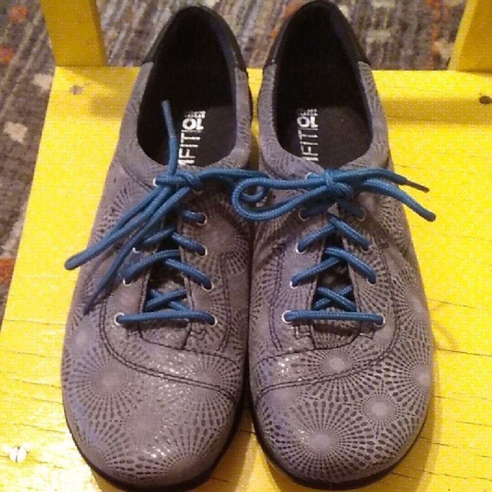 Gray Patterned Sneakers with Blue Laces